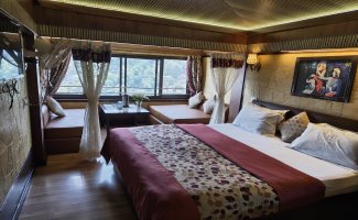 { 4 } Double Bed Super Deluxe Room (Lake Facing) (Common Balcony) photo 2