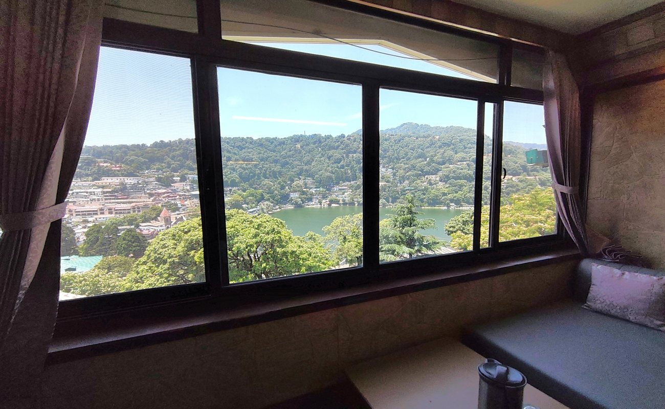 Double Bed Super Deluxe Room (Lake Facing) (Common Balcony) photo 5