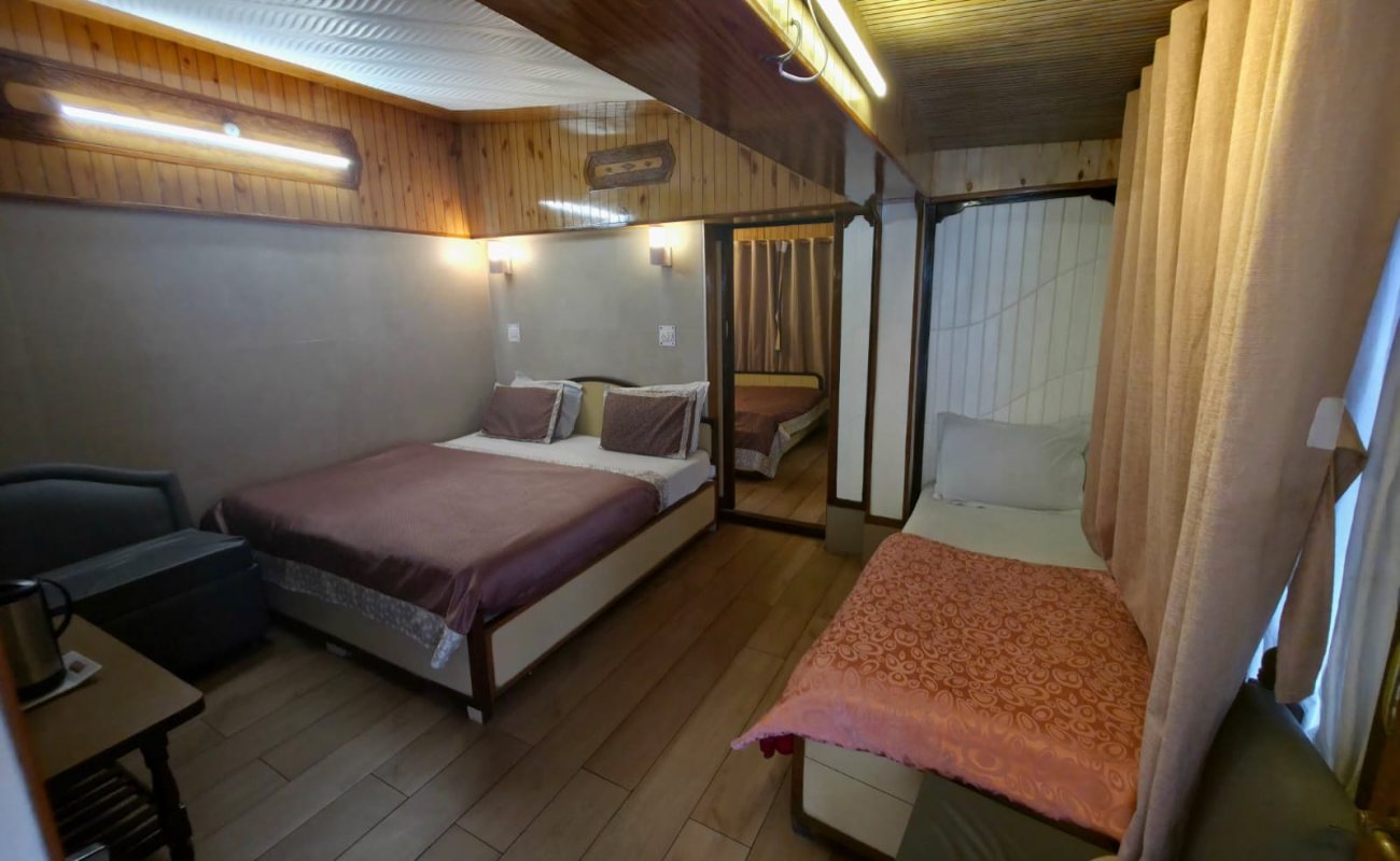 Four Bed With 2 baths(Non Lake Facing) photo 5