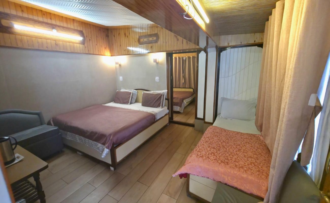 Four Bed With 2 baths(Non Lake Facing) photo 2