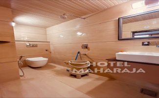 { 3 } Lake Facing Double Bed Room (Common Balcony) photo 10