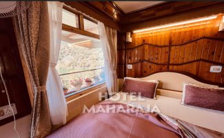 { 3 } Lake Facing Double Bed Room (Common Balcony) photo 4