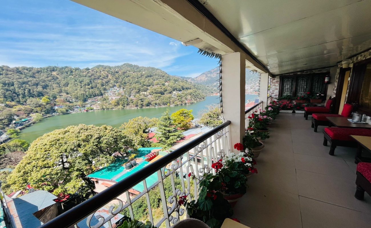Lake Facing Double Bed Room (Common Balcony) photo 5