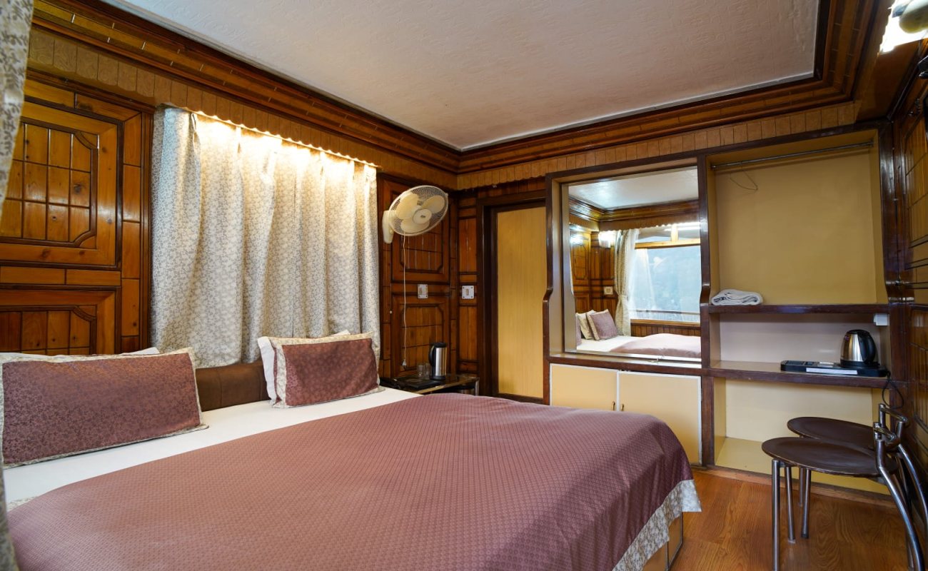 Lake Facing Double Bed Room (Common Balcony) photo 11