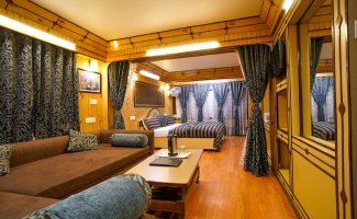 { 6 } Maharaja Suite With Two Baths (Non Lake Facing) photo 2