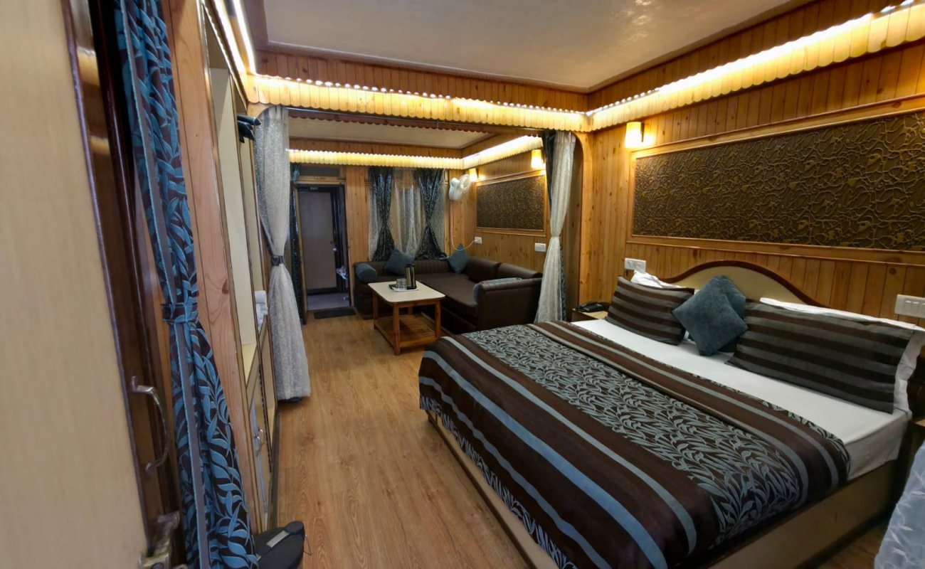 Maharaja Suite With Two Baths (Non Lake Facing) photo 3