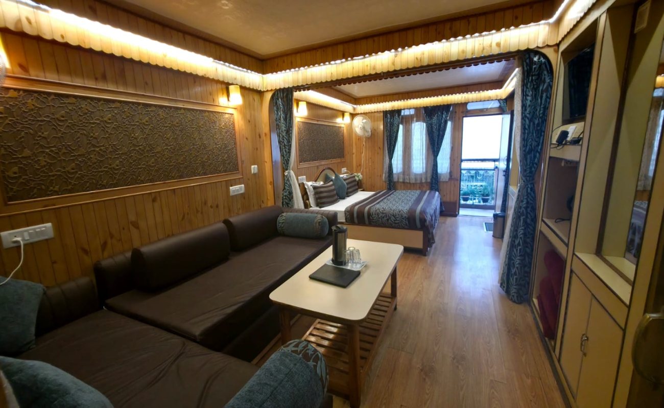 Maharaja Suite With Two Baths (Non Lake Facing) photo 2