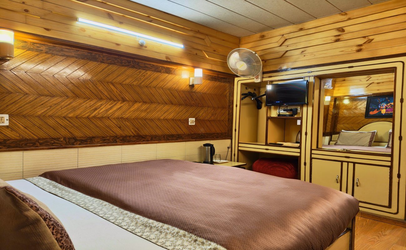 Non Lake Facing Double Bed Room(Small and Cozy) photo 1