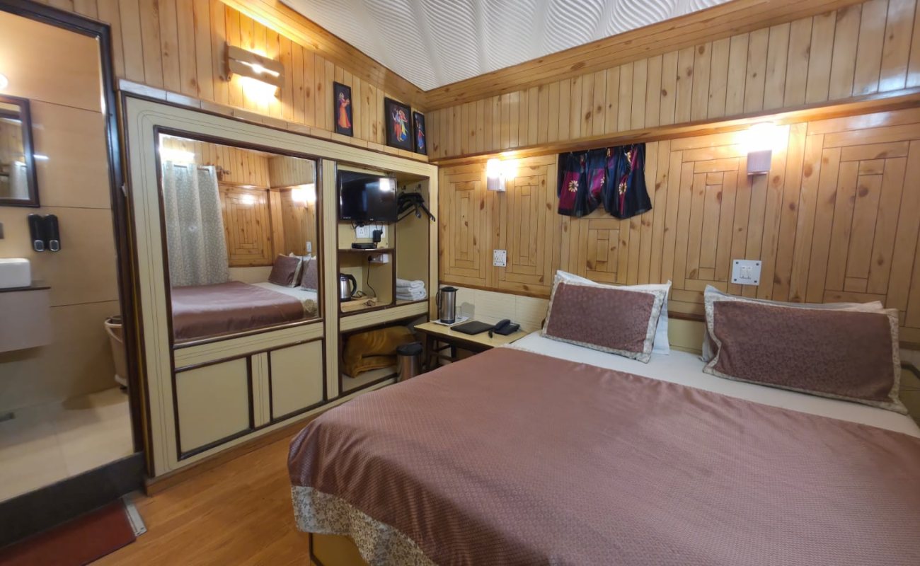 Non Lake Facing Double Bed Room(Small and Cozy) photo 4