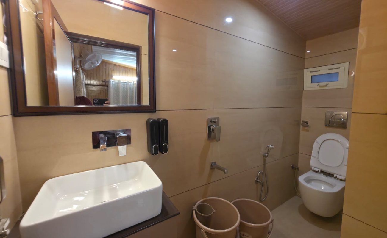 Non Lake Facing Double Bed Room(Small and Cozy) photo 10