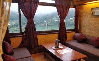 { 4 } Double Bed Super Deluxe Room (Lake Facing) (Common Balcony) photo 5