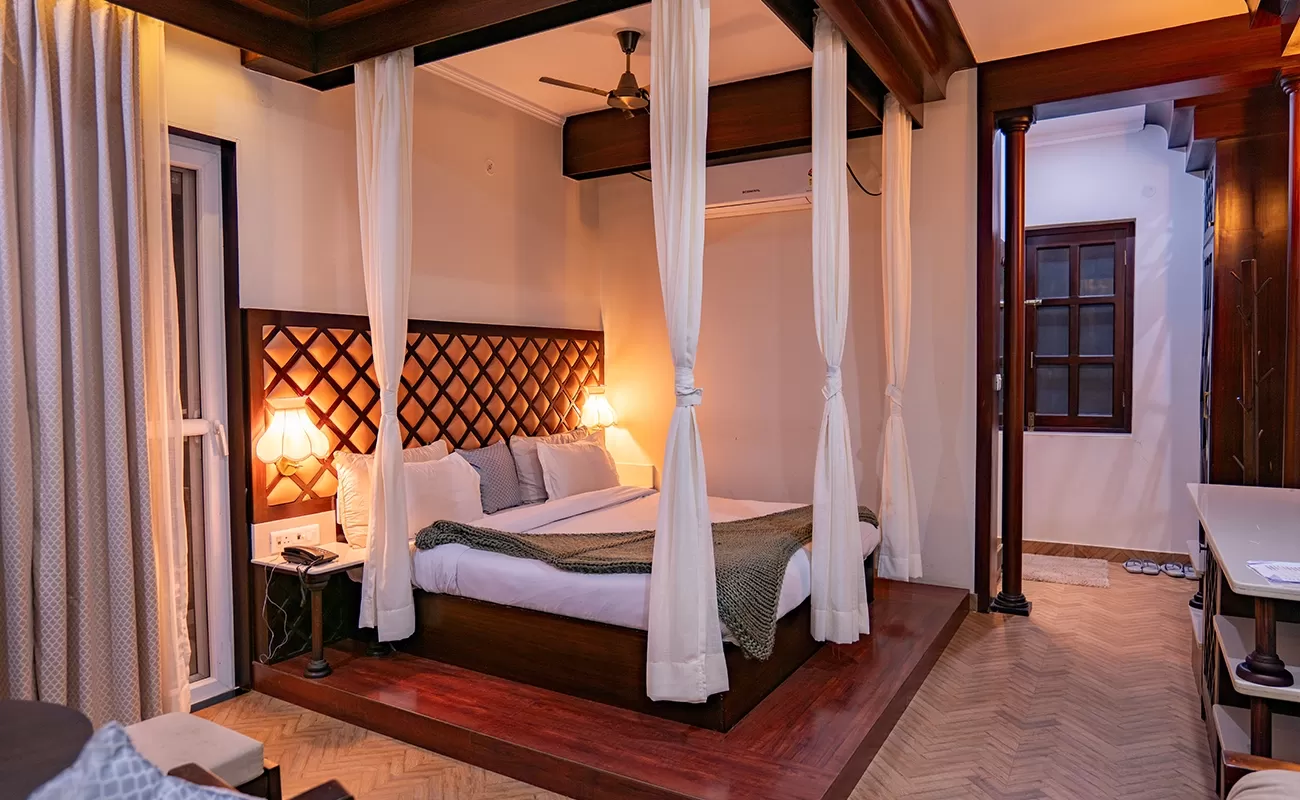 Ivory Classic suite, Willowdale Naukuchiatal