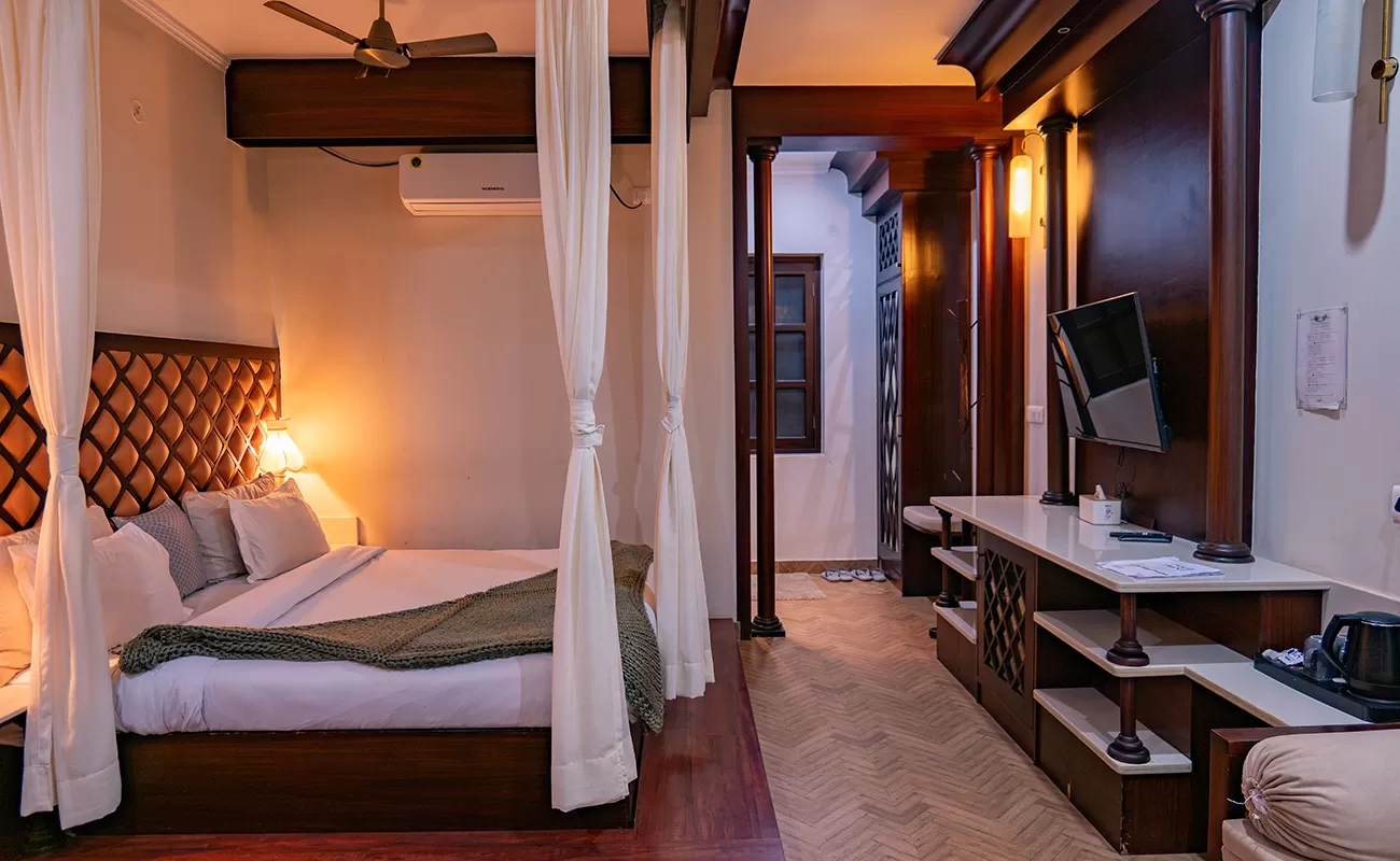 Ivory Classic suite, Willowdale Naukuchiatal