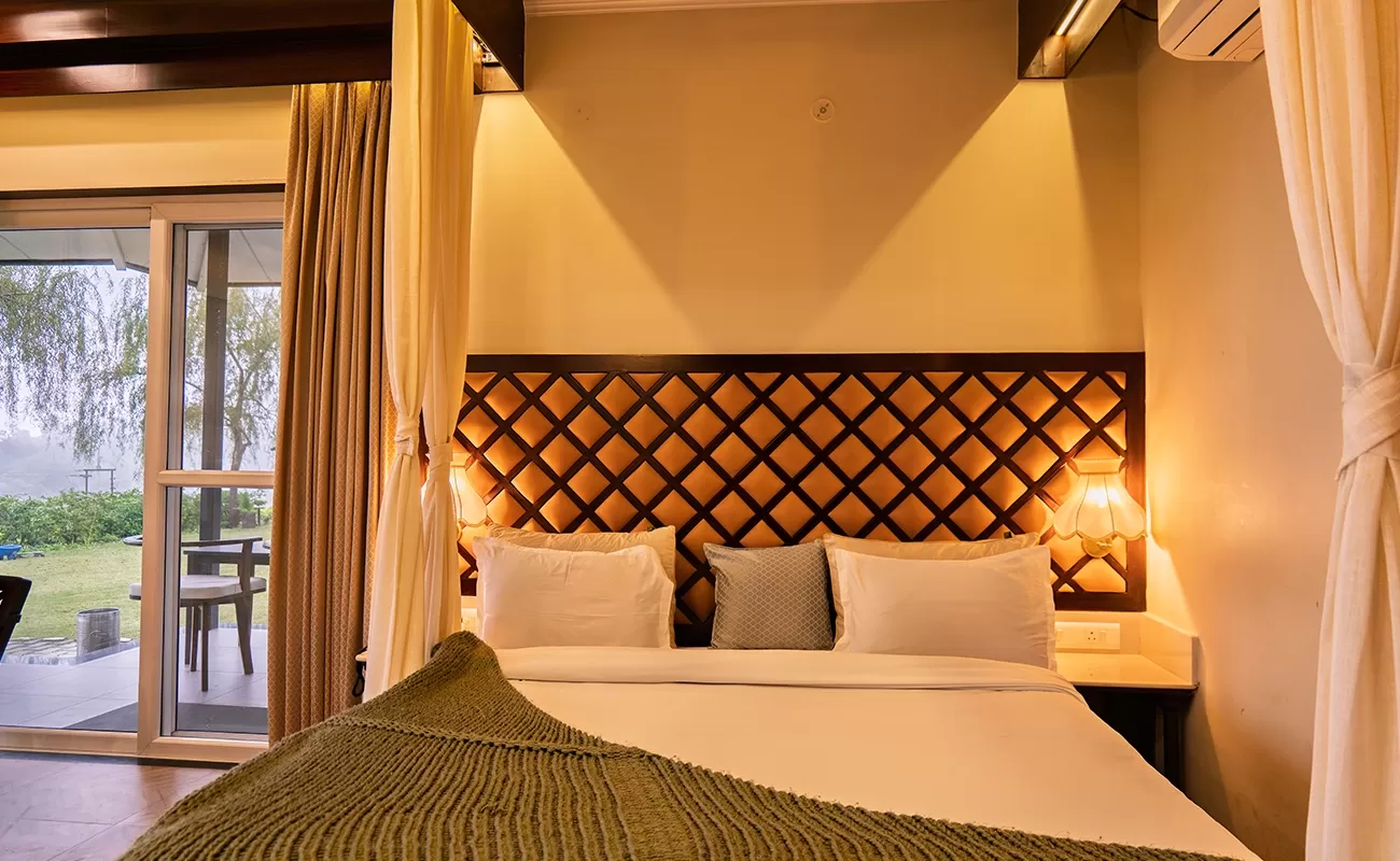 Ivory Classic suite, Willowdale Naukuchiatal